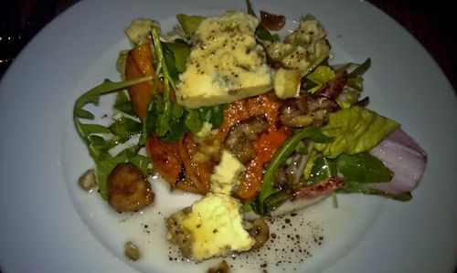 Goats cheese & walnut salad