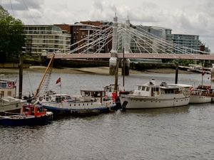 Albert Bridge moorings Albert Bridge moorings