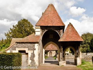 Grave buildings