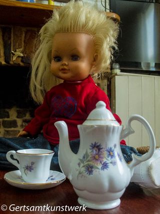 Coffee set & doll