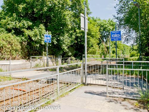 Tram level crossing