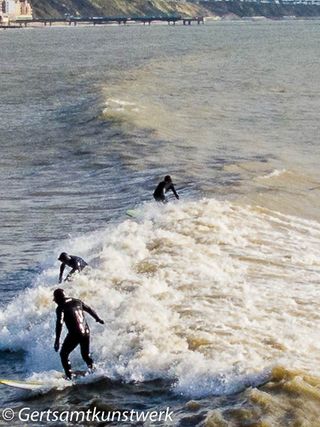 Surfers (2)