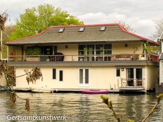 Houseboat (2)