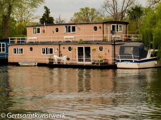 Trellised houseboat