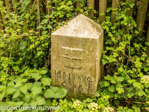 Boundary post