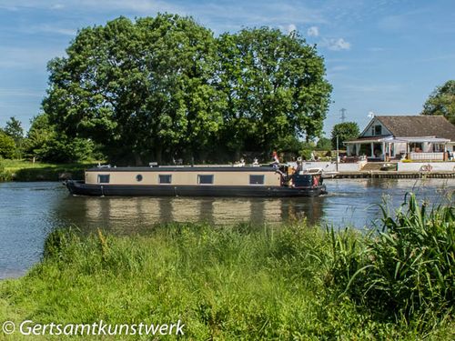 Narrow boat