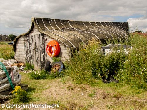 Hut or boat