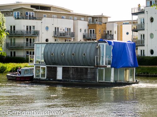 Houseboat journey