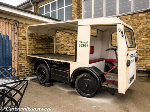 Milk float 