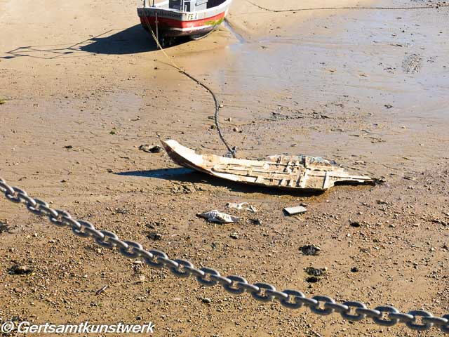 Harbour wreck