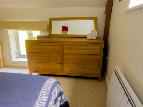 Chest of drawers