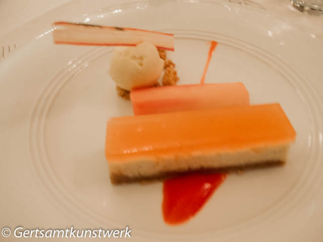 Rhubarb cheesecake