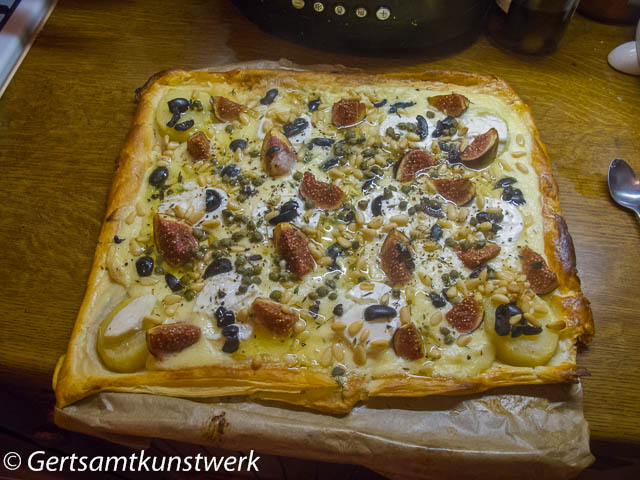 Goat's cheese and fig tart