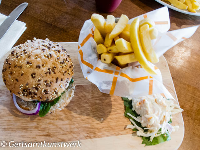 Veggie burger and chips