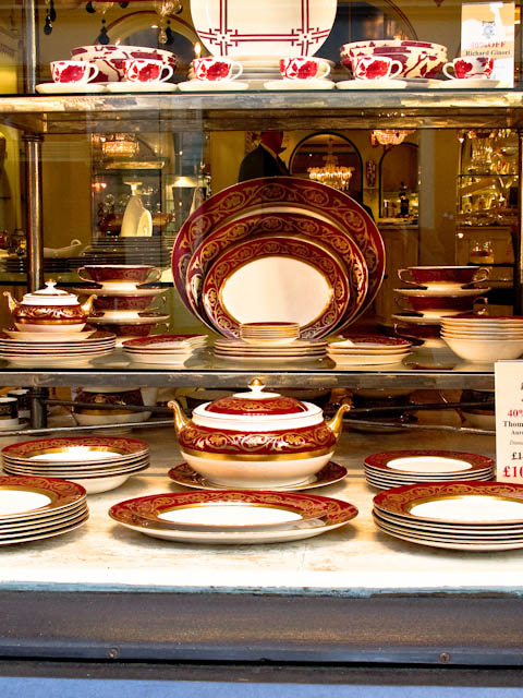 Curry house crockery