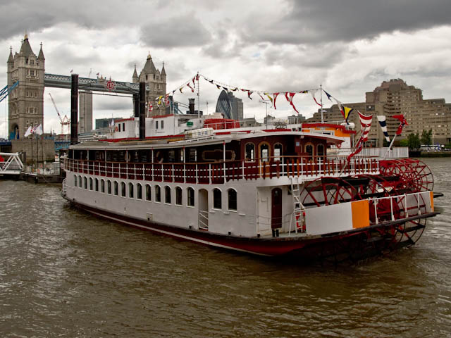 Paddle steamer