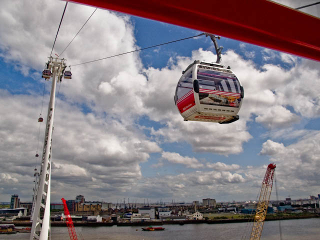 Suspended cable car