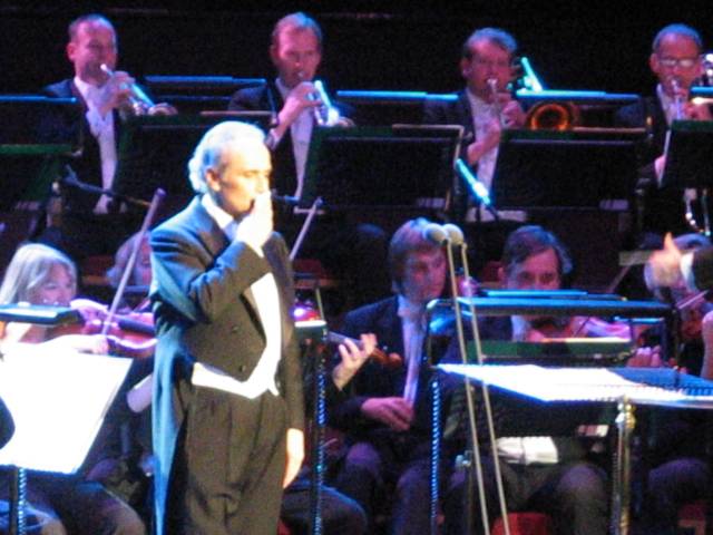 Carreras and orchestra