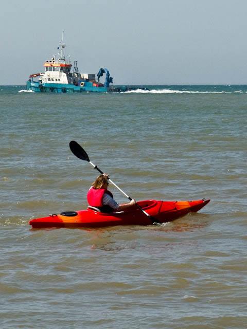Ship & kayak